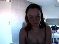 Ik ben een spontane dame die bijna niets te gek vind. Ik sta voor veel dingen open zolang we het samen maar gezellig hebben. Heb je een lekker verzoekje? vraag het me dan zeker.