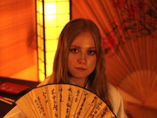naked cam girl masturbating MandiKressierer