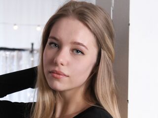 free live chatroom AnnetteMajid