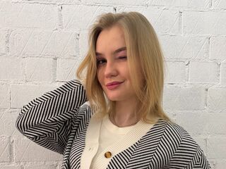 camgirl playing with sex toy CamillaCapoccia