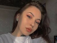 naughty camgirl fingering shaved pussy CapriceHebets