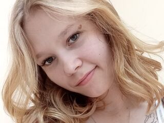 naughty cam girl fingering shaved pussy DainePostema
