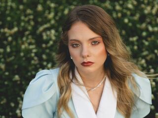 naked girl with webcam masturbating with dildo DrusillaPettet