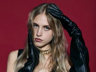 naked camgirl fingering pussy EveTottingham