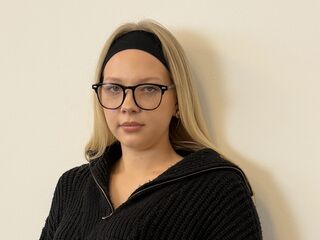 fingering girl chatroom FrancesVirunes