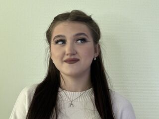 naked girl with webcam masturbating with vibrator FridaChoiniere