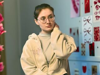sexy camgirl GemmaLlewellyn