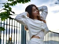naughty cam girl masturbating with dildo GraceHeitger