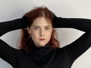 camwhore masturbating with sextoy IdaBerenger