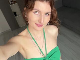 beautiful webcam girl KarmenZeinert