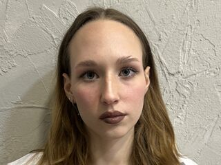 girl webcam KatrinJons