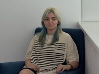 topless camgirl LauriMagnie