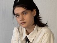 naked cam girl masturbating LeannMolineaux