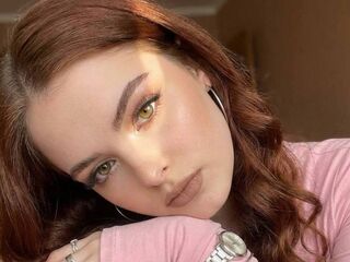 live webcam performer LeoKluge