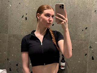 naked girl with webcam LessieNunz