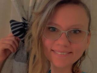 cam girl showing tits LiluRosey