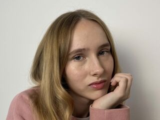 camwhore fingering pussy LisetteMaupredi