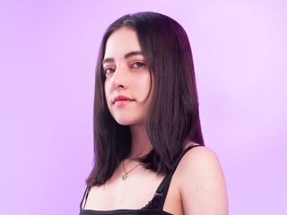 naked camgirl masturbating with vibrator LunaBelleth