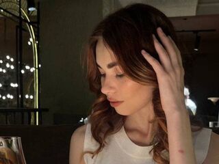 cam girl spreading pussy LuxeLina