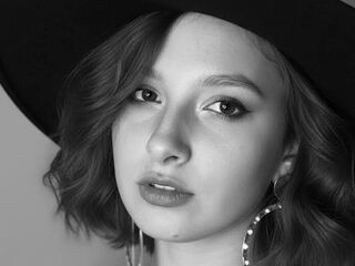 girl webcam show LylianRose