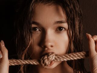 camgirl shaving pussy LynetteFairbroth