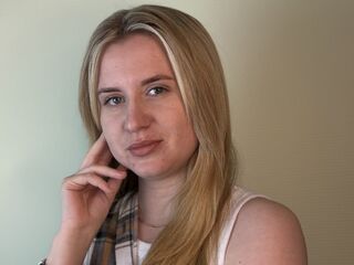 chat with cam MargueriteKraham