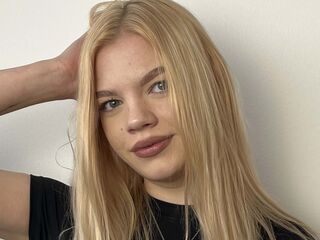 camgirl masturbating with vibrator MariaTownsen
