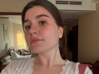 cam girl playing with vibrator MaybelleWeight