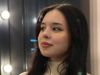 topless webcam girl MikiPellon