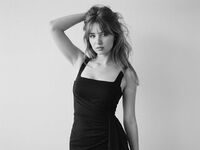 webcam striptease show MonaVenable