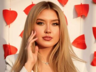 girl topless RaisaMihaila