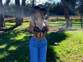 camslut fingering wet pussy RubyRossey