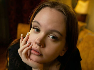 hot cam girl fingering shaved pussy SarandaRyan