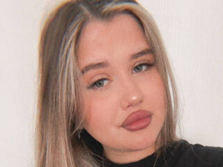 cam girl chatroom TeishaFarwell