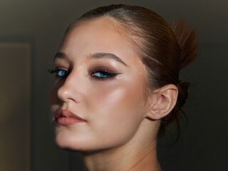 camslut topless VerniaGrenon