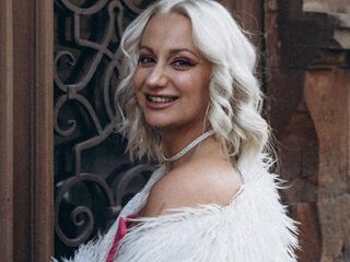 strip show WilsonAvery