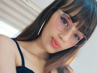 camwhore fingering pussy YiyisMarthin